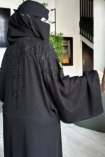 ⁦عباية كتف مطرزه على الأكتاف بقصه كم اماراتي⁩ - الصورة ⁦3⁩