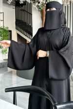 ⁦عباية كتف مطرزه على الأكتاف بقصه كم اماراتي⁩ - الصورة ⁦2⁩