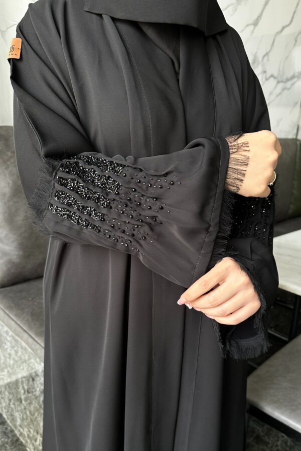 ⁦عباية شيك اسود على يد بلون اسود و محدد بكسر⁩ - الصورة ⁦6⁩