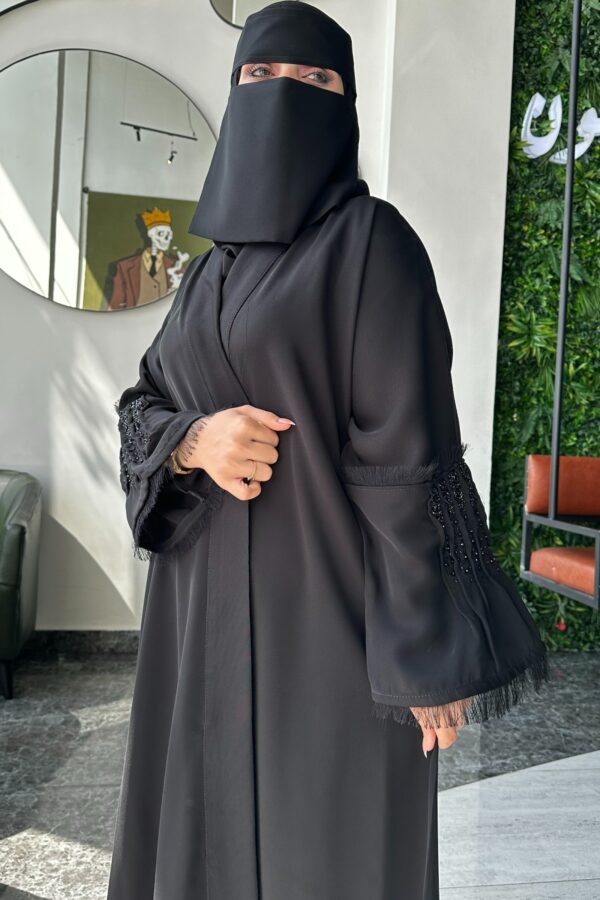 ⁦عباية شيك اسود على يد بلون اسود و محدد بكسر⁩ - الصورة ⁦7⁩