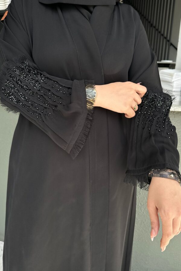 ⁦عباية شيك اسود على يد بلون اسود و محدد بكسر⁩ - الصورة ⁦8⁩