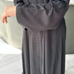 عبايه راقي كلوش مودل شك في اكتاف  و امام