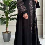 عبايه كتف مرسومه من اكمام و خلف بلون نحاسي