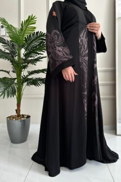 عبايه كتف مرسومه من اكمام و خلف بلون نحاسي