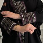 عباية سدو نص بشت بشريط مطرزه ملونه من الأمام والأكمام