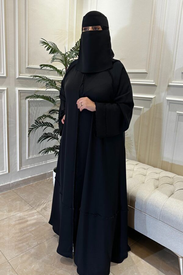 ⁦عباية كلوش نواعم بدقات تطريز اسود⁩ - الصورة ⁦3⁩