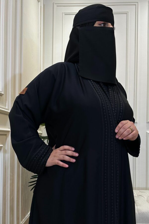 ⁦عبايه كتف مزينه بقيطان من امام و كم⁩ - الصورة ⁦5⁩