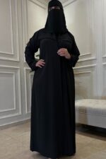 ⁦عباية كتف كلاسيكيه بشريط شك و محدده بكسره من الخلف⁩ - الصورة ⁦6⁩