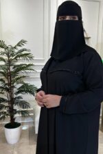 عباية كتف كلاسيكيه بشريط شك و محدده بكسره من الخلف