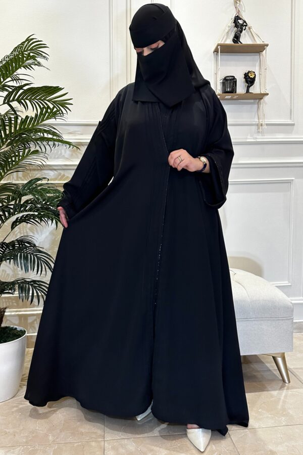 ⁦عباية كلوش بدقات زي وشريط فصوص محدد من الاكمام و الامام⁩ - الصورة ⁦7⁩