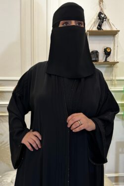 عباية كلوش بدقات زي وشريط فصوص محدد من الاكمام و الامام