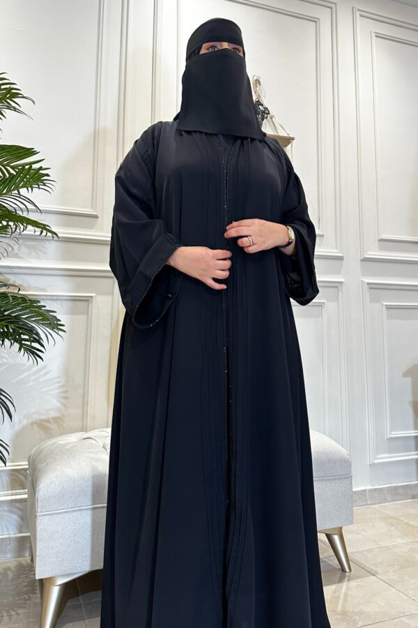 ⁦عباية كلوش بدقات زي وشريط فصوص محدد من الاكمام و الامام⁩ - الصورة ⁦5⁩