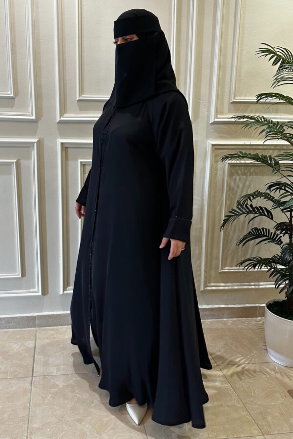 ⁦عباية كلوش نواعم محدد بشريط فصوص⁩ - الصورة ⁦4⁩