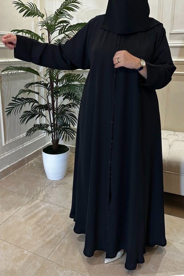 ⁦عباية كلوش نواعم محدد بشريط فصوص⁩ - الصورة ⁦6⁩