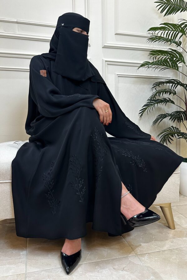 عبايه كلوش اسود