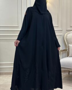 عباية كلوش بتطريز مخفي اسود من الاكمام وأسفل العباية