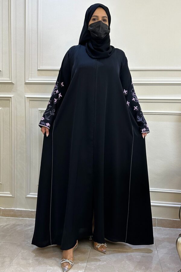⁦عباية نواعم بتطريز ملون على اكمام كامل⁩ - الصورة ⁦6⁩