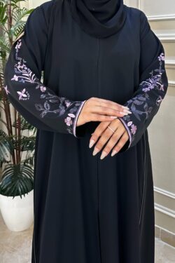 عباية نواعم بتطريز ملون على اكمام كامل