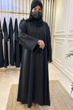 عبايه كتف بتطريز ارى اسود