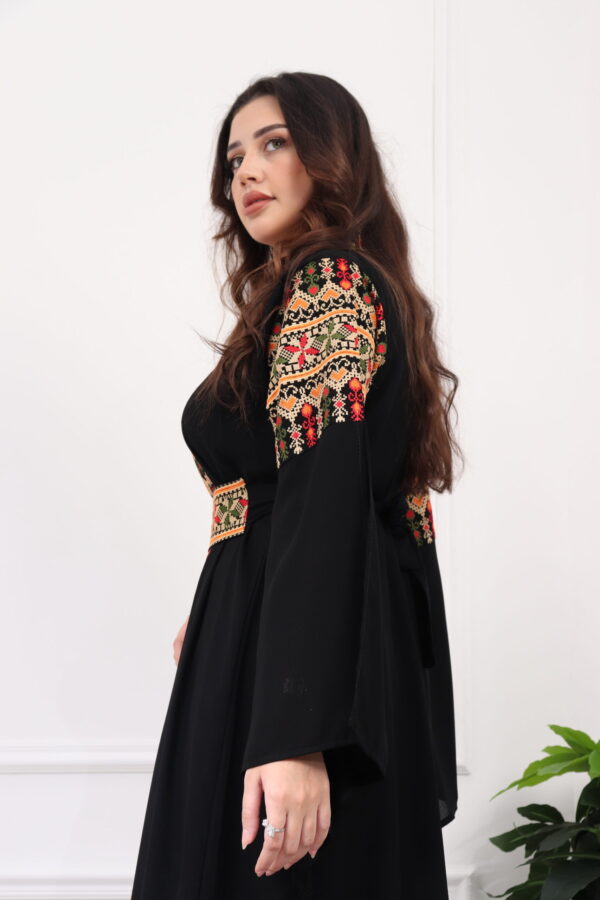 ⁦جلابيه بتطريز عربي وبكم وسيع بيج⁩ - الصورة ⁦5⁩