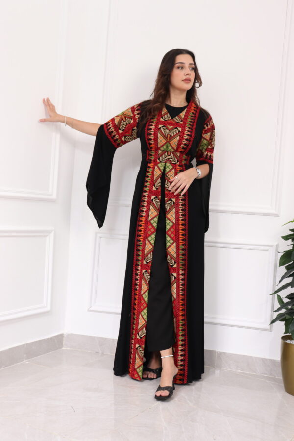 ⁦جلابيه بتطريز عربي و بكم وسيع احمر⁩ - الصورة ⁦3⁩