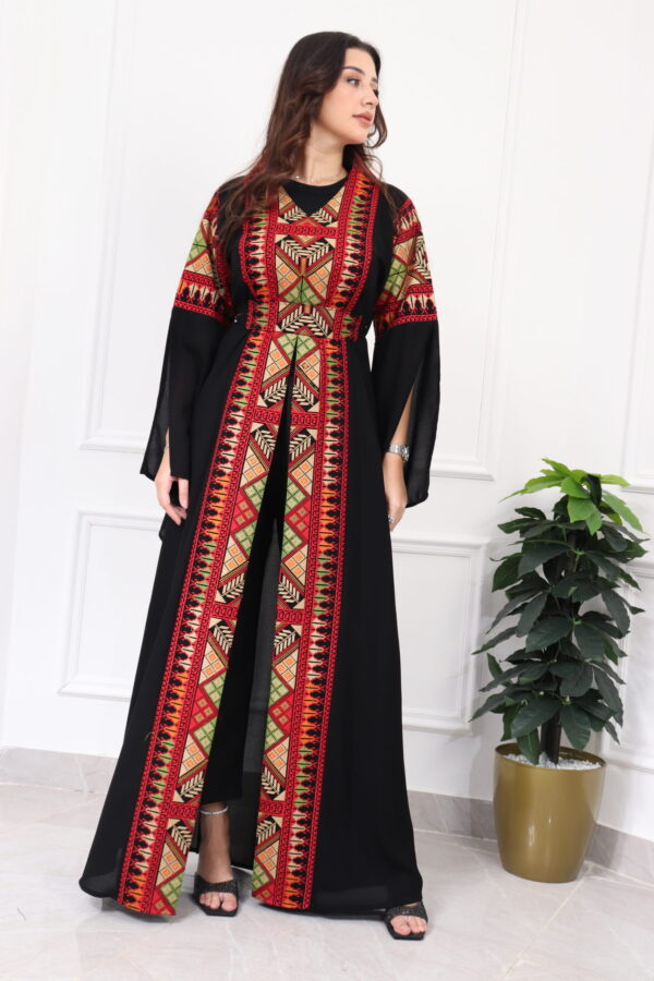 ⁦جلابيه بتطريز عربي و بكم وسيع احمر⁩ - الصورة ⁦5⁩