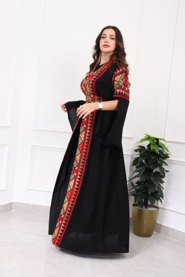 ⁦جلابيه بتطريز عربي و بكم وسيع احمر⁩ - الصورة ⁦7⁩