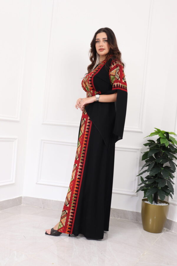 ⁦جلابيه بتطريز عربي و بكم وسيع احمر⁩ - الصورة ⁦8⁩