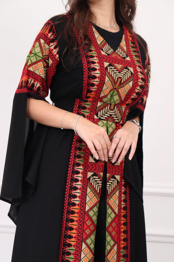 ⁦جلابيه بتطريز عربي و بكم وسيع احمر⁩ - الصورة ⁦11⁩