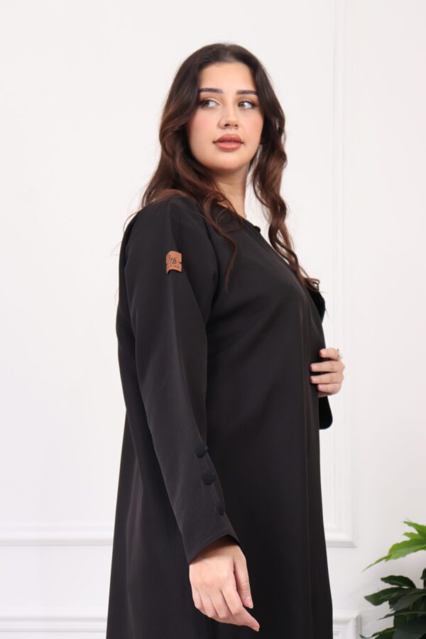 ⁦عباية اسود كلاسيك لمعه بتصميم مميز⁩ - الصورة ⁦11⁩