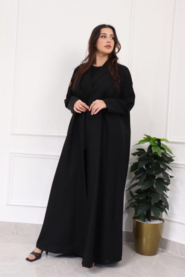 ⁦عباية ثلاث قطع أسود طقم قماش كريب واقف⁩ - الصورة ⁦3⁩