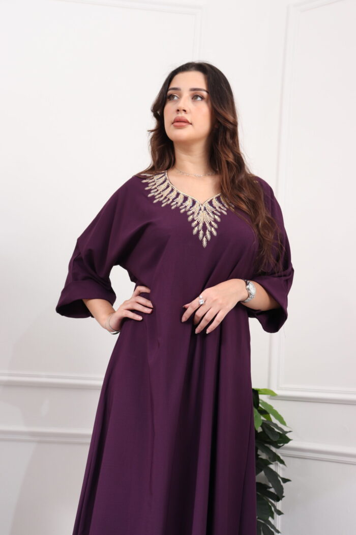 ⁦جلابيه خليجى بتطريز شك و فصوص من امام⁩ - الصورة ⁦3⁩