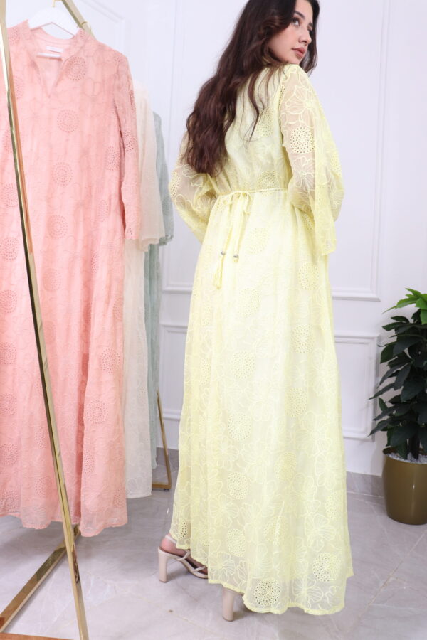 ⁦جلابيه اصفر بلياقه و اكمام و سيع⁩ - الصورة ⁦3⁩