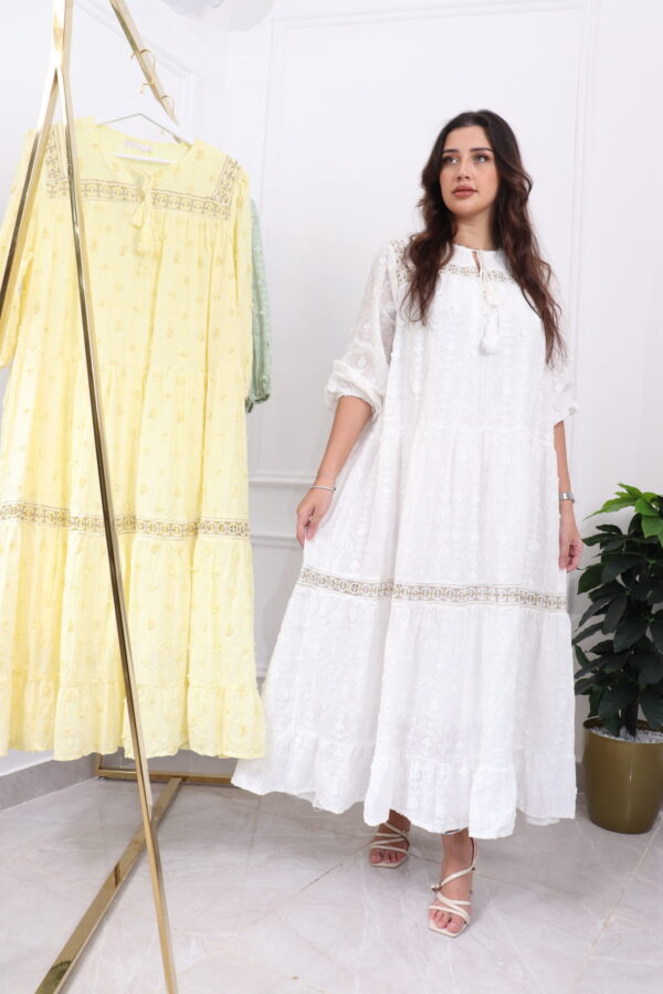 ⁦جلابيه ابيض بقماش مشجر من نفسه بكم مطاط⁩ - الصورة ⁦5⁩