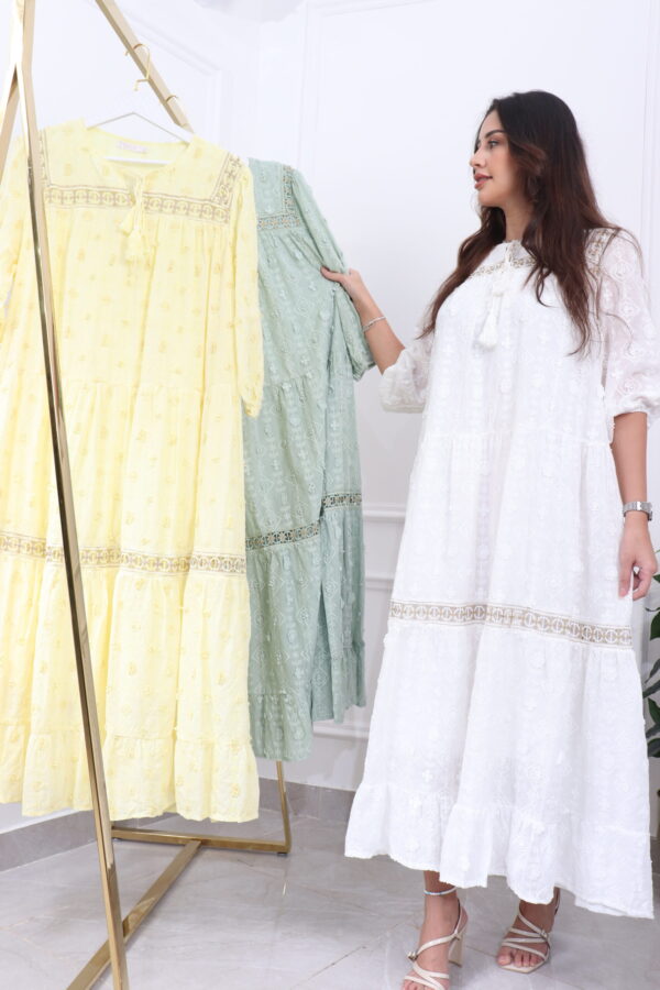 ⁦جلابيه ابيض بقماش مشجر من نفسه بكم مطاط⁩ - الصورة ⁦6⁩