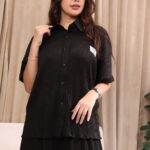 طقم كاجوال أسود تتكون من قطعتين بأكمام قصيرة وبنطلون طويل