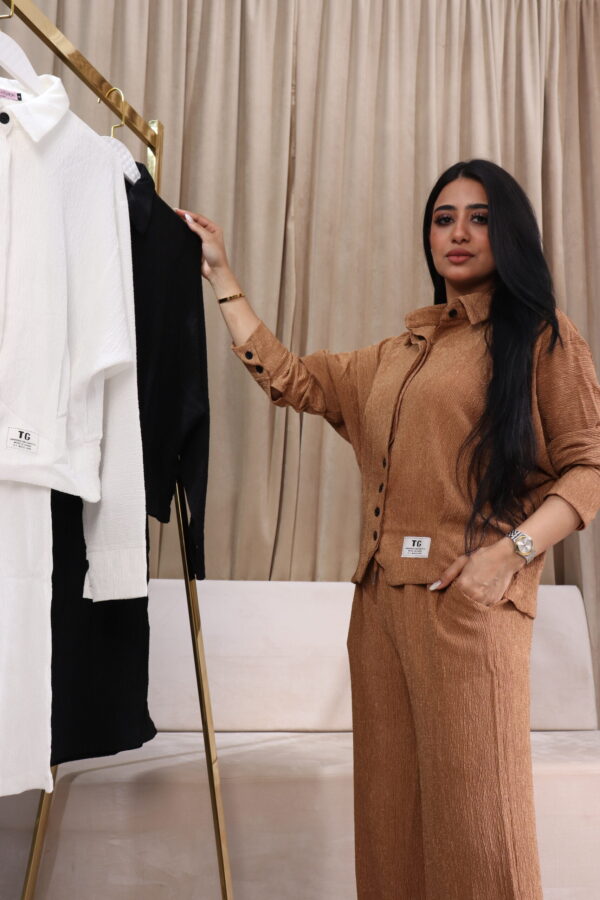 ⁦طقم كاجوال لحمي تتكون من قطعتين بأكمام طويلة وبنطلون طويل⁩ - الصورة ⁦2⁩