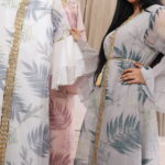 جلابية مشجرة باكمام كلوش لون تيفاني مع شريط شك