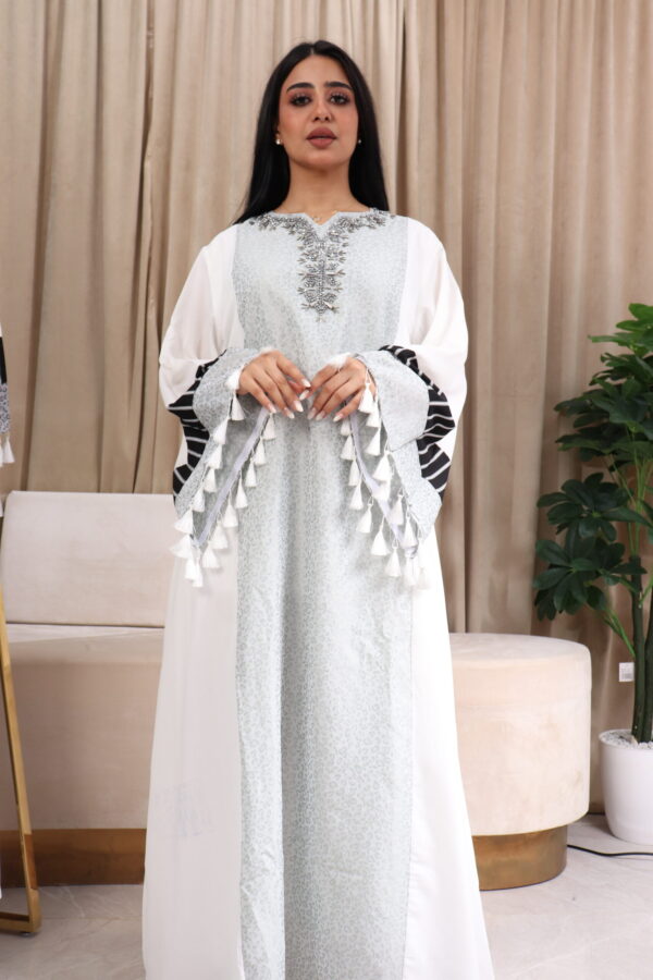 ⁦جلابيه رصاصي شك من امام وبكم وسيع كتل⁩ - الصورة ⁦3⁩