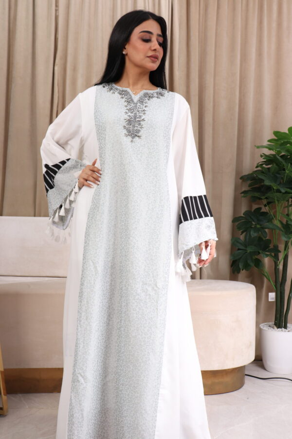 ⁦جلابيه رصاصي شك من امام وبكم وسيع كتل⁩ - الصورة ⁦4⁩