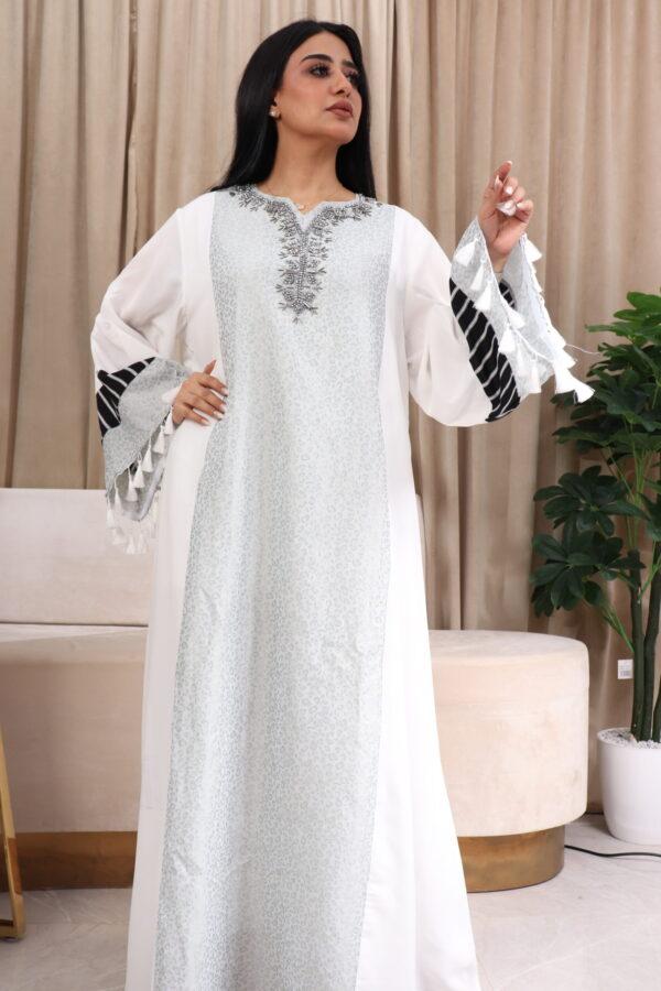 ⁦جلابيه رصاصي شك من امام وبكم وسيع كتل⁩ - الصورة ⁦2⁩