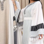 جلابيه رصاصي شك من امام وبكم وسيع كتل