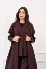 ⁦عباية ثلاث قطع بني طقم قماش كريب واقف⁩ - الصورة ⁦11⁩
