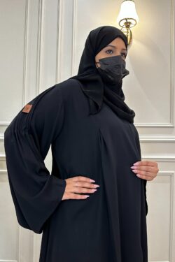 عبايه كلوش بسكر من اكتاف واجناب بشكل مميز