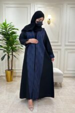 ⁦عباية بياقة منسوجه بقماش كحلي على الاكمام والامام⁩ - الصورة ⁦5⁩