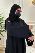 ⁦عبايه كلوش رقبة منسوجة بقماش انترنت مطرزه بخيوط مخفى⁩ - الصورة ⁦2⁩