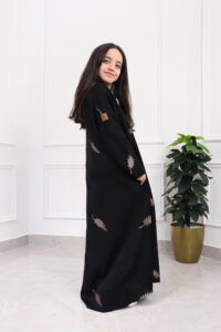 عبايه بناتي بتطريز كامل