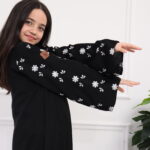 عباية بناتي بتطريز على الأكمام بورود أبيض وأسود