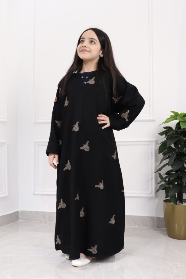 ⁦عبايه بناتي بتطريز فراشه كامل بلون النحاسي⁩ - الصورة ⁦6⁩