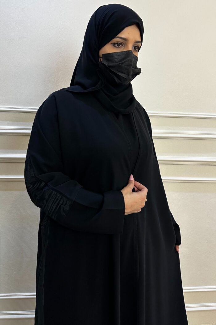 ⁦عبايه مطرزه من خلف مبتكره بلاسود⁩ - الصورة ⁦3⁩